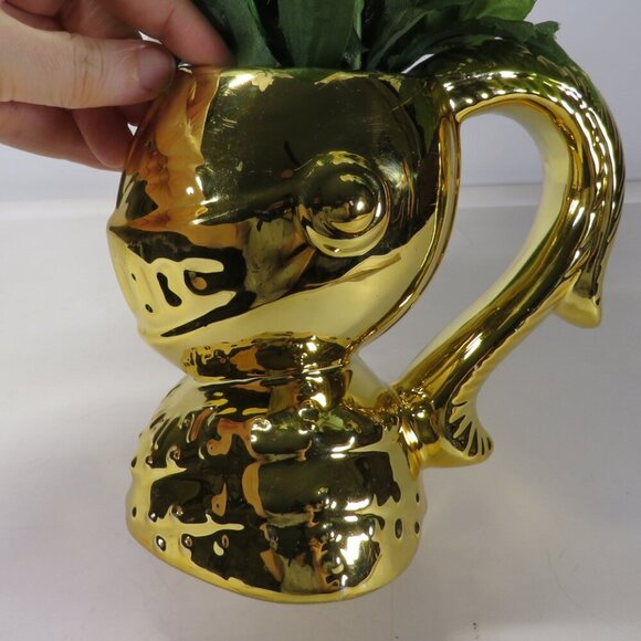 Gold Knight in Shining Armor with White Flowers #2 - Picture 5 of 8